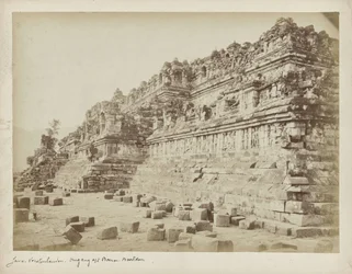 Photographie de Borobudur avant sa première restauration